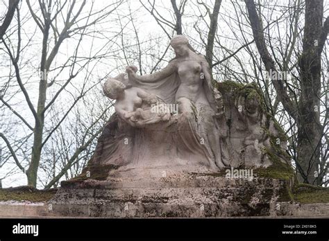 Monument Aux Pionniers Belges Au Congo