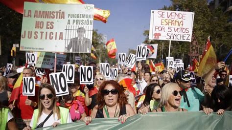 As Hemos Contado La Manifestaci N Contra La Amnist A En Barcelona El