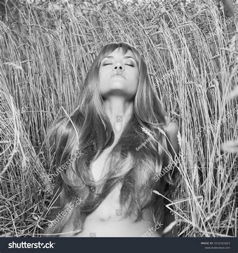 Nude Beautiful Woman Showing Her Naked Stock Photo Shutterstock