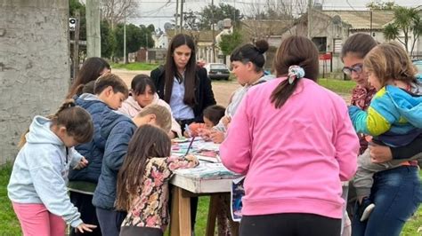 Vallota En Los Barrios La Candidata Pro Señaló La Falta De Pediatría Para Quequén Y Las