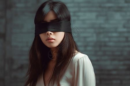 蒙眼的女孩高清图片下载 正版图片600388449 摄图网
