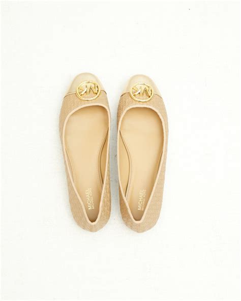 MK NUDE EMBOSSED LOGO PLIMSOLES Debrasgrace