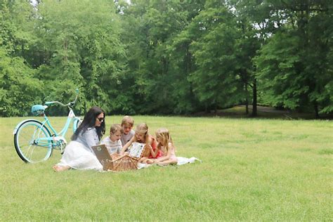 Mother's Day Picnic Inspiration - Darling Darleen | A Lifestyle Design Blog