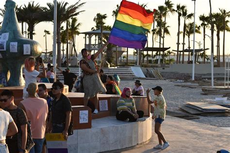 Día Internacional del Orgullo LGBT o Día del Orgullo Gay Hola Carolina