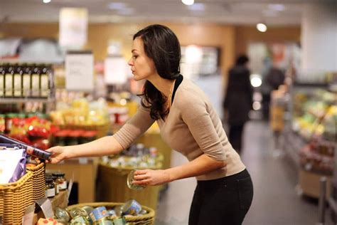 Operador de caixa de supermercado: dicas para melhorar o atendimento