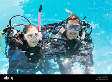 Scuba Diving Couple Hi Res Stock Photography And Images Alamy