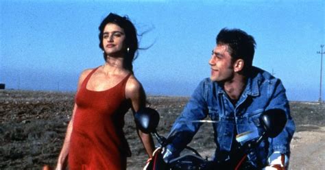 Penelope Cruz Cried After First Nude Scene At 18 But Very Sexy Movie Shaped Her Life Daily