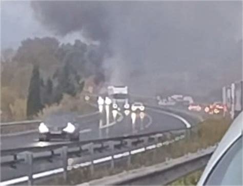 Violent Accident Sur L Autoroute A61 Le Chauffeur D Un Poids Lourd