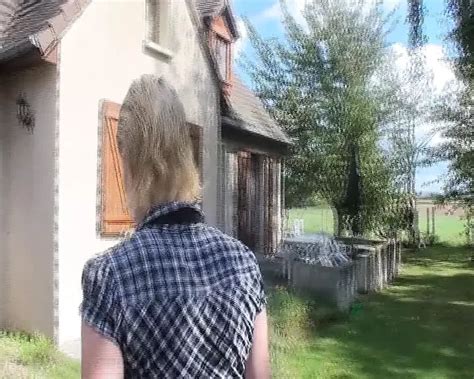 Une domina française blonde chevauche son homme après avoir baisé une salope brune sexy xHamster