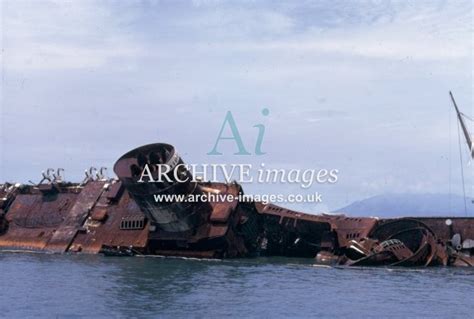 cunard rms queen elizabeth burned   hong kong harbour  cmc