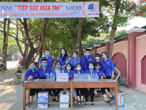 Hot girl tiếp sức mùa thi ở Nghệ An gây thương nhớ