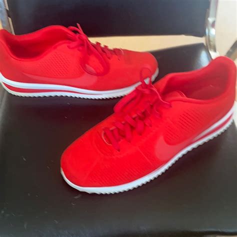 Men’s Red Nike Sneakers - Gem