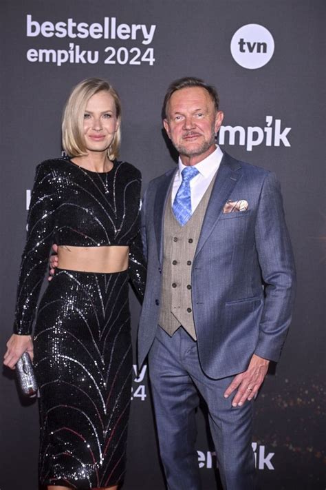 Edyta Pazura Pr Y Mi Nie W Czerwonym Bikini Pozuj C Na Dubajskiej Pla Y Pudelek