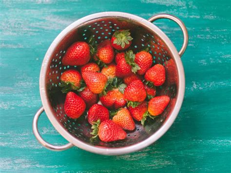 Colander vs. Strainer: What's the Difference?