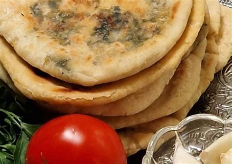 Töltött naan kenyér sajtos petretzselymes vegán Gabriella Gál