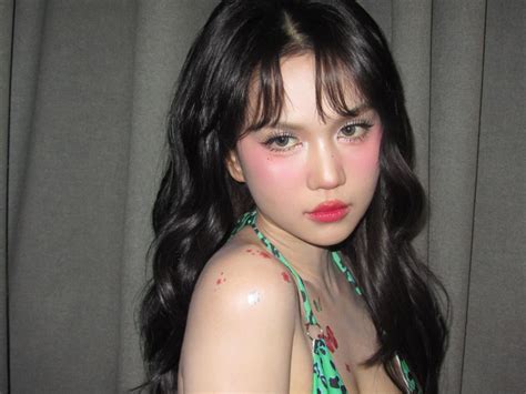 Ng C Trinh B T Ng Tr L I V I Bikini T O B O Nhan S C Kh C L G Y S T B O Gi O D C V Th I