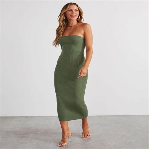 Timeless Elegance Knit Midi Dress Effortless Style for Any Occasion.