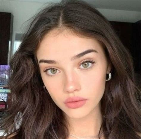 Brunette Girl Desired Face In 2024 Brunette Girl Pretty Face Beautiful Girl Makeup