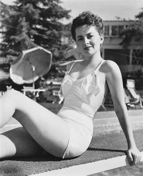 Picture(s) of the Week: An Olivia de Havilland Pictorial Tribute