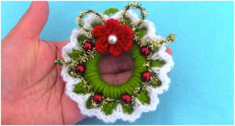 Learn To Crochet Christmas Wreath - Love Crochet