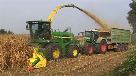 Maïs 2009 Loonbedrijf Gebr Dewit met veel John Deere en Fendt tractors