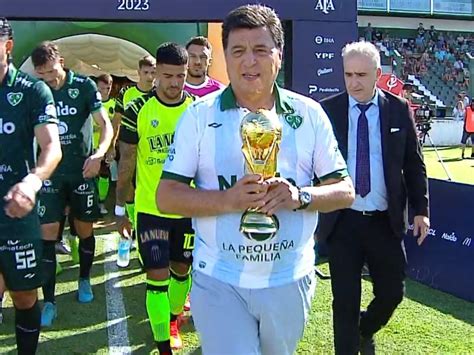 Passarella, emotiva reaparición en Junín: el Gran Capitán entró con la