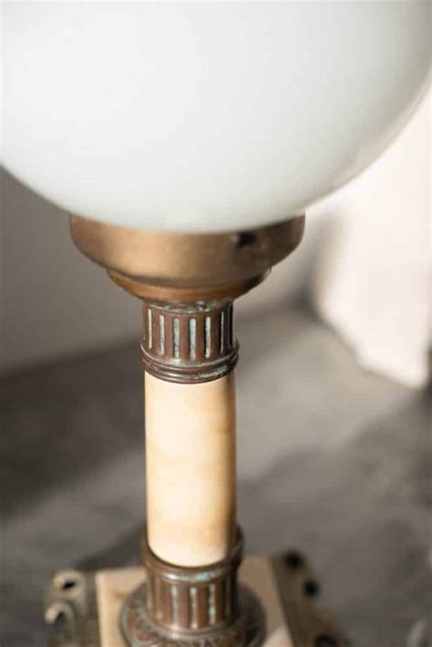 Настольная лампа шар на антикварном основании - ARHAISM - антикварный ...