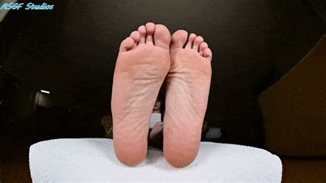 4K Pale Beauty S Ignores You As She Reads Part 2 MP4 Amateur Soles Giantess And Footjobs