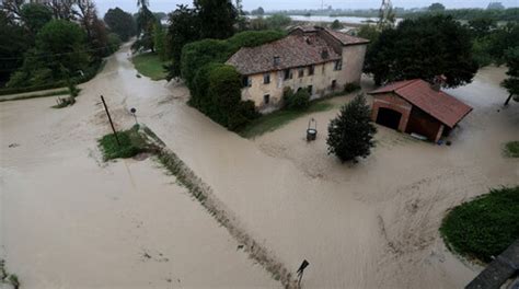 Un Alluvione Ha Colpito Emilia Romagna E Marche Oltre Mille Cittadini