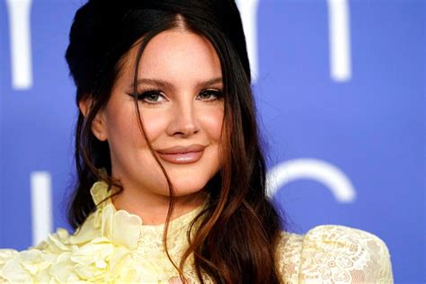 Lana del Rey Net Worth: Does the singer really need to be working at