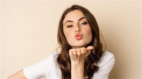 एक नह इन छह अलग अलग तरक स लगए नयड लपसटक How To Wear Nude Lipstick In Different