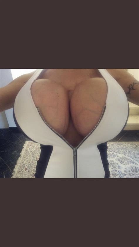 Love Her Tits Scrolller