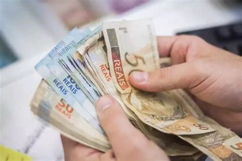 Salário mínimo de 2026 no Brasil será de R$ 1.621 após reajuste oficial ...