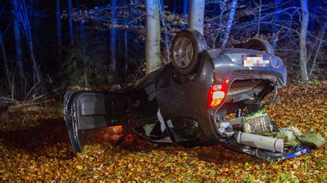 Unfall Bei Hofbieber Auto Kracht Gegen Baum J Hrige Wird Schwer