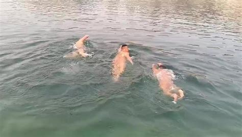 Naked Swimming Thisvid En Anglais