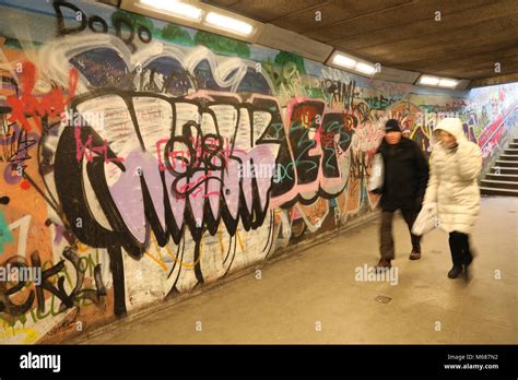 Underground Subway graffiti tunnel Stock Photo - Alamy