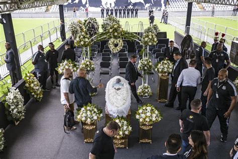 Funeral Pel Llega Cuerpo De O Rei Al Estadio Del Santos Fc Playaald A