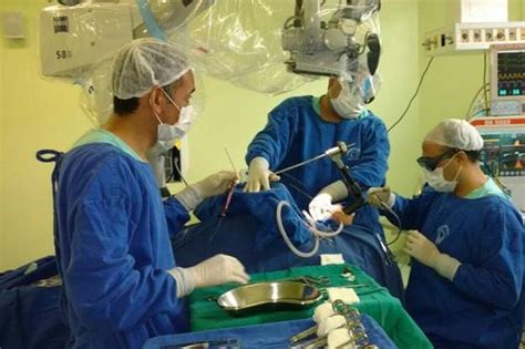 Fcecon Realiza A Primeira Cirurgia A Laser Para O Tratamento Do C Ncer