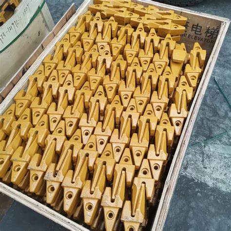 Excavator Spare Parts Bucket Teeth Digger Bucket Tooth Adapters Shanks