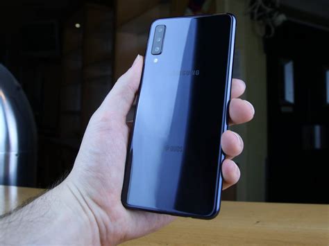 Samsung Galaxy A7 (2018) im Test: Der komische Kauz mit den wackeligen ...