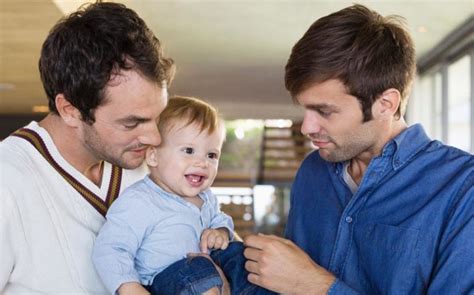 Pareja Gay Obtiene La Adopci N En Italia