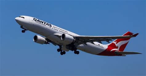 Worlds longest flight takes 22 hours but includes breathtaking view