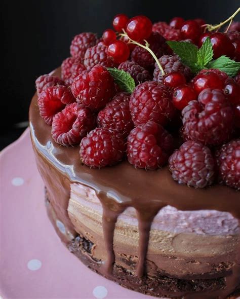 Okoladna Torta Z Maskarponejem Tremi Okoladami In Malinami Gurman Eu