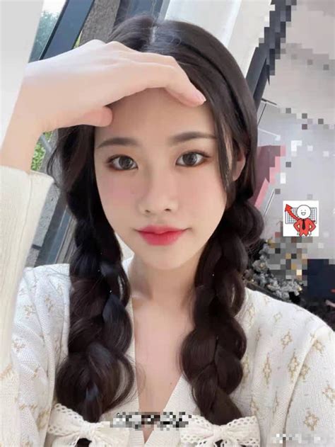 B T Ng M C B Nh Hi M Ngh O N Ng Hot Girl Ch Bi T Khuy N Ng I H M M Ng Th C M Nhi U