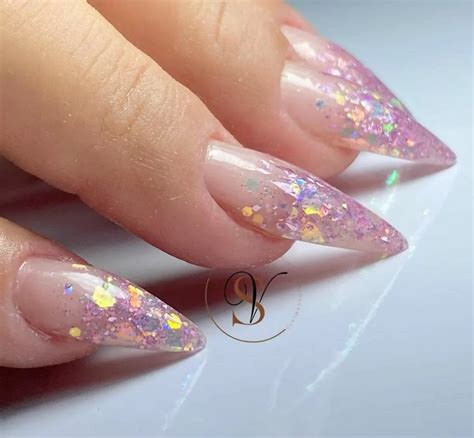 30 Unhas Encapsuladas Delicadas Para Um Visual Leve