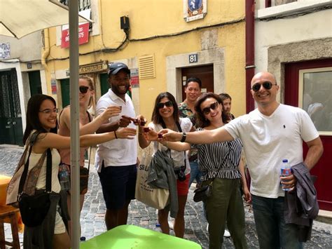 Lisbona Tour A Piedi Del Quartiere Di Alfama E Mouraria GetYourGuide