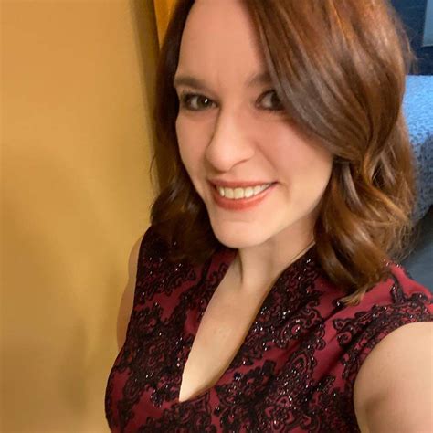 Brunette MILF Aunt Scrolller