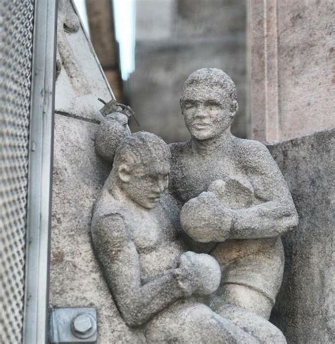 Le Sculture Pi Strane Sul Duomo Trova L Intruso Milano Citt Stato