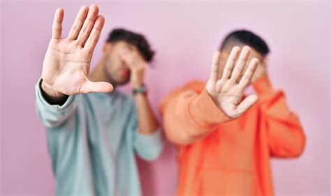 Vizinho atira vezes contra casal gay que conversava no portão Guia Gay São Paulo