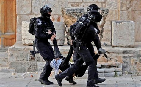 Dozens Wounded In Clashes At Jerusalem S Al Aqsa Mosque Compound